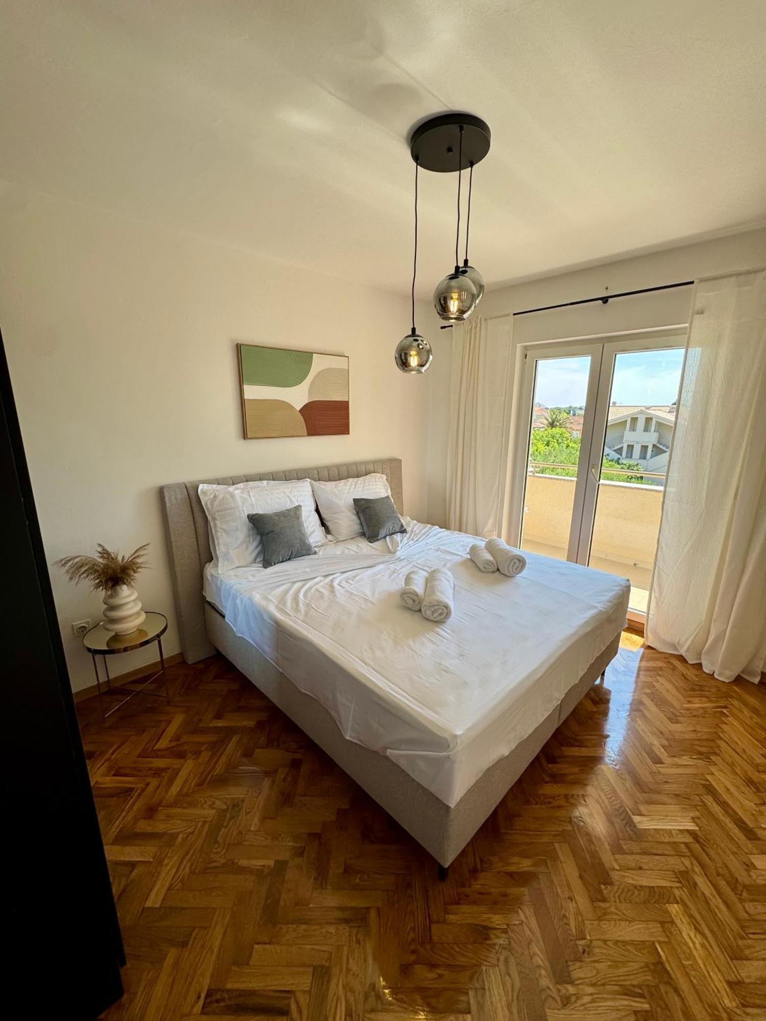 Apartments Toma Новалья Экстерьер фото